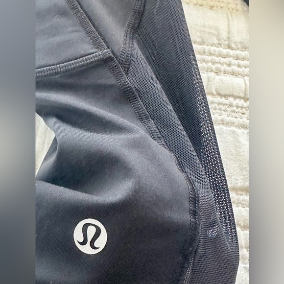 Lululemon Outrun Cropped Leggings in Black Size 4 - Picture 6 of 7